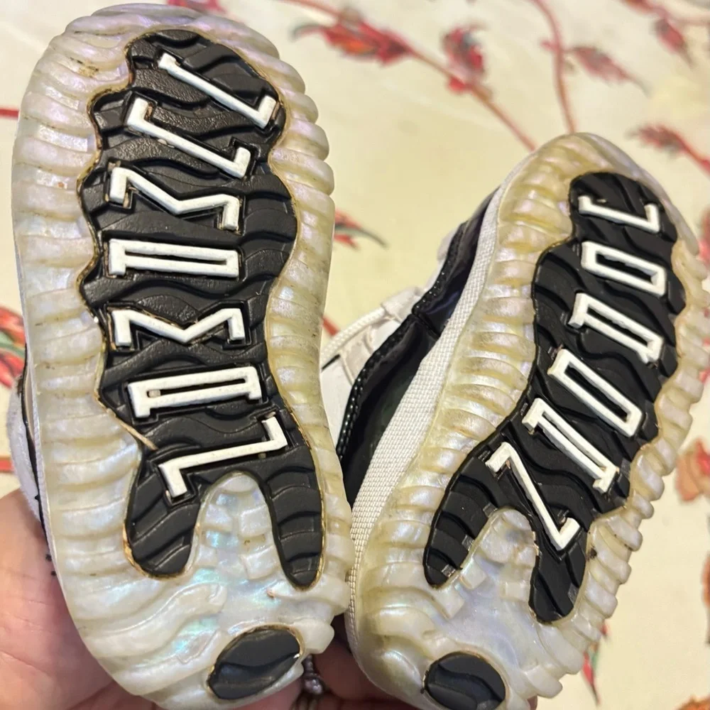 Jordan’s toddler’s AiR Jordan sneakers